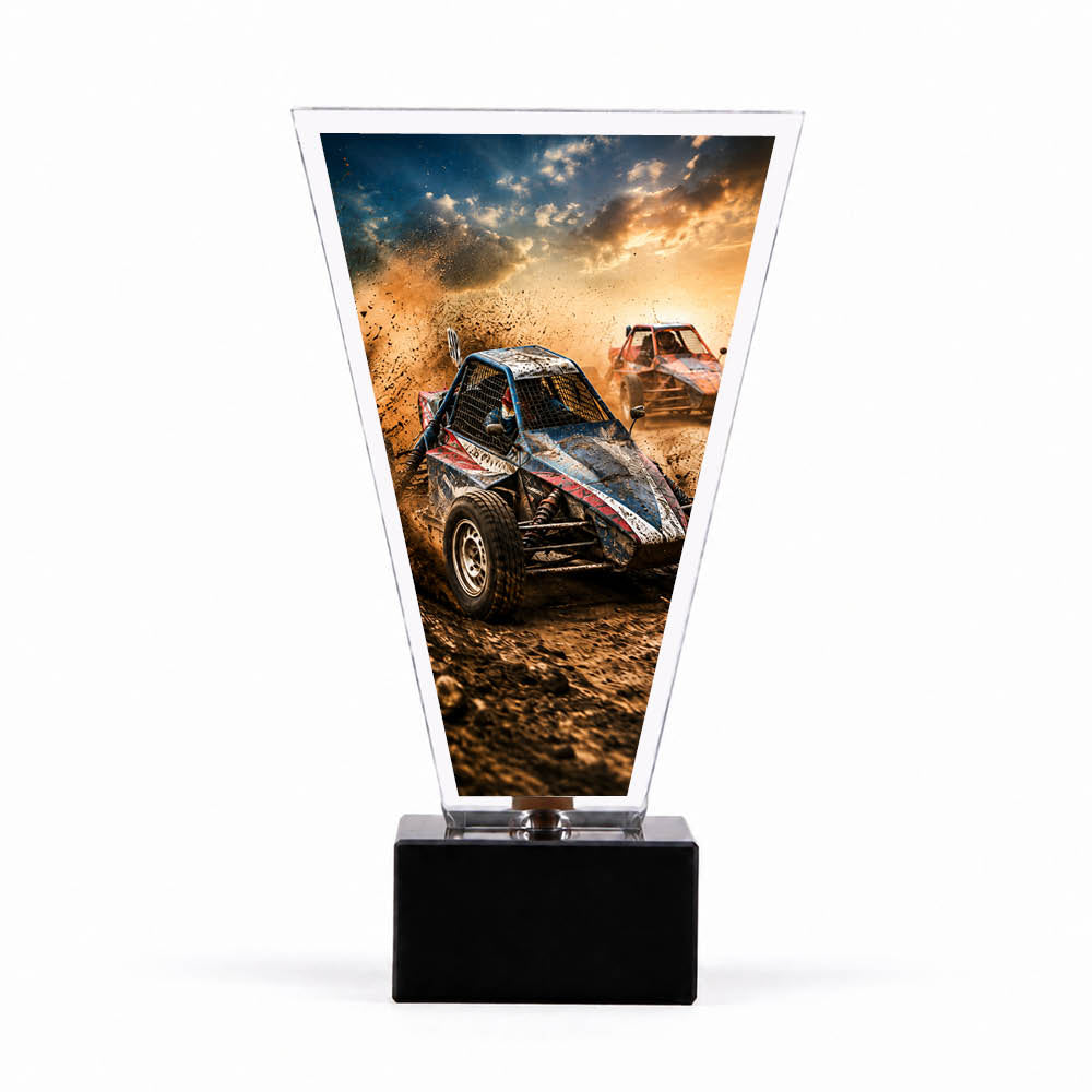 Signature Glaspokal für Autocross mit dynamischem Motorsportmotiv