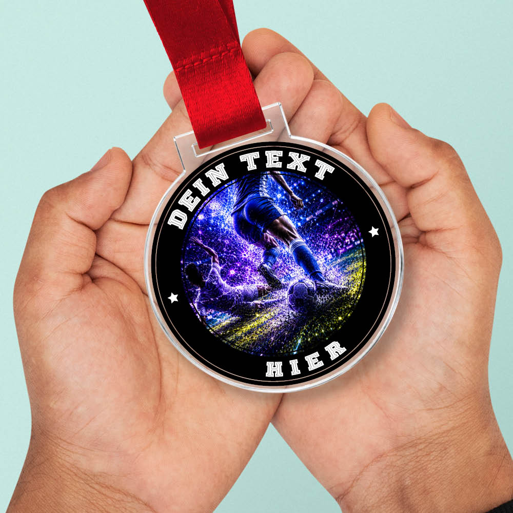 Signature Medaille Beste Spielerin in Händen als Größenvergleich