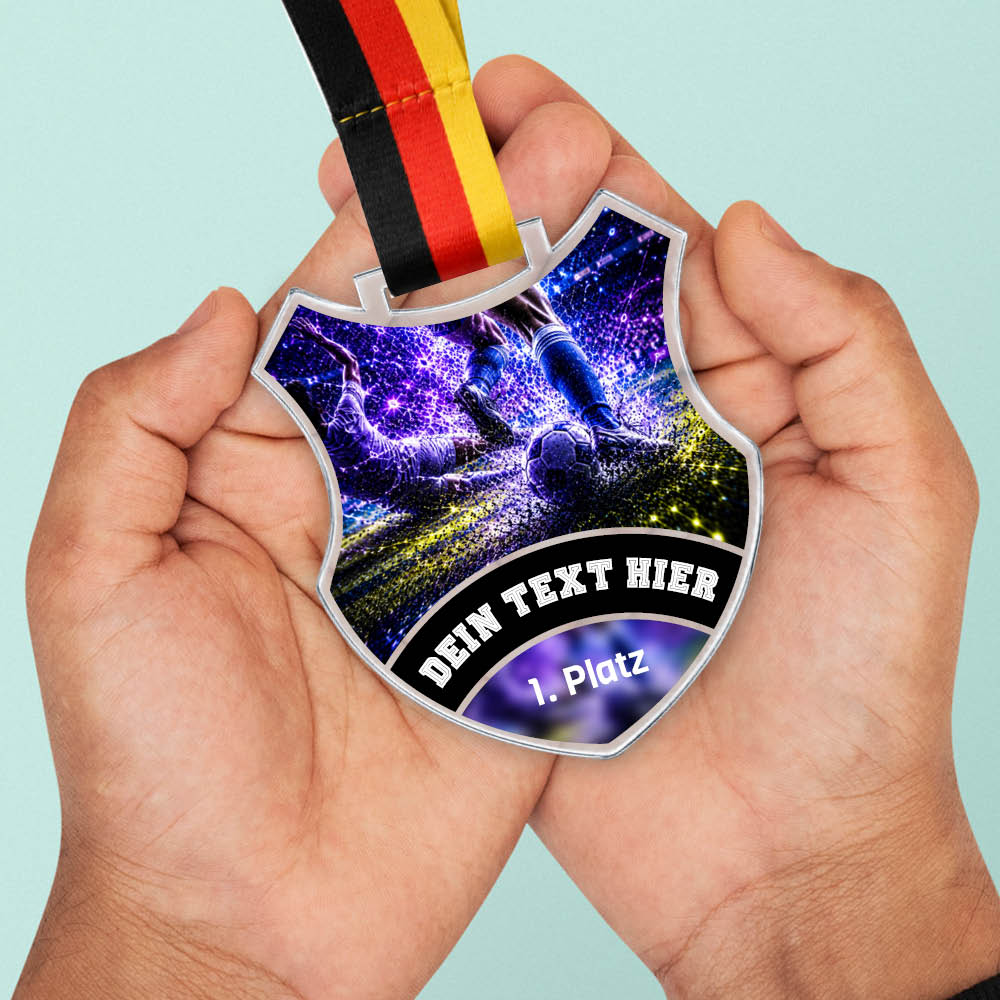 Wappen Medaille Beste Spielerin in Händen als Größenvergleich