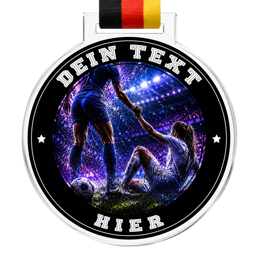 Signature-Medaille: Fußballspielerin hilft einer Mitspielerin auf