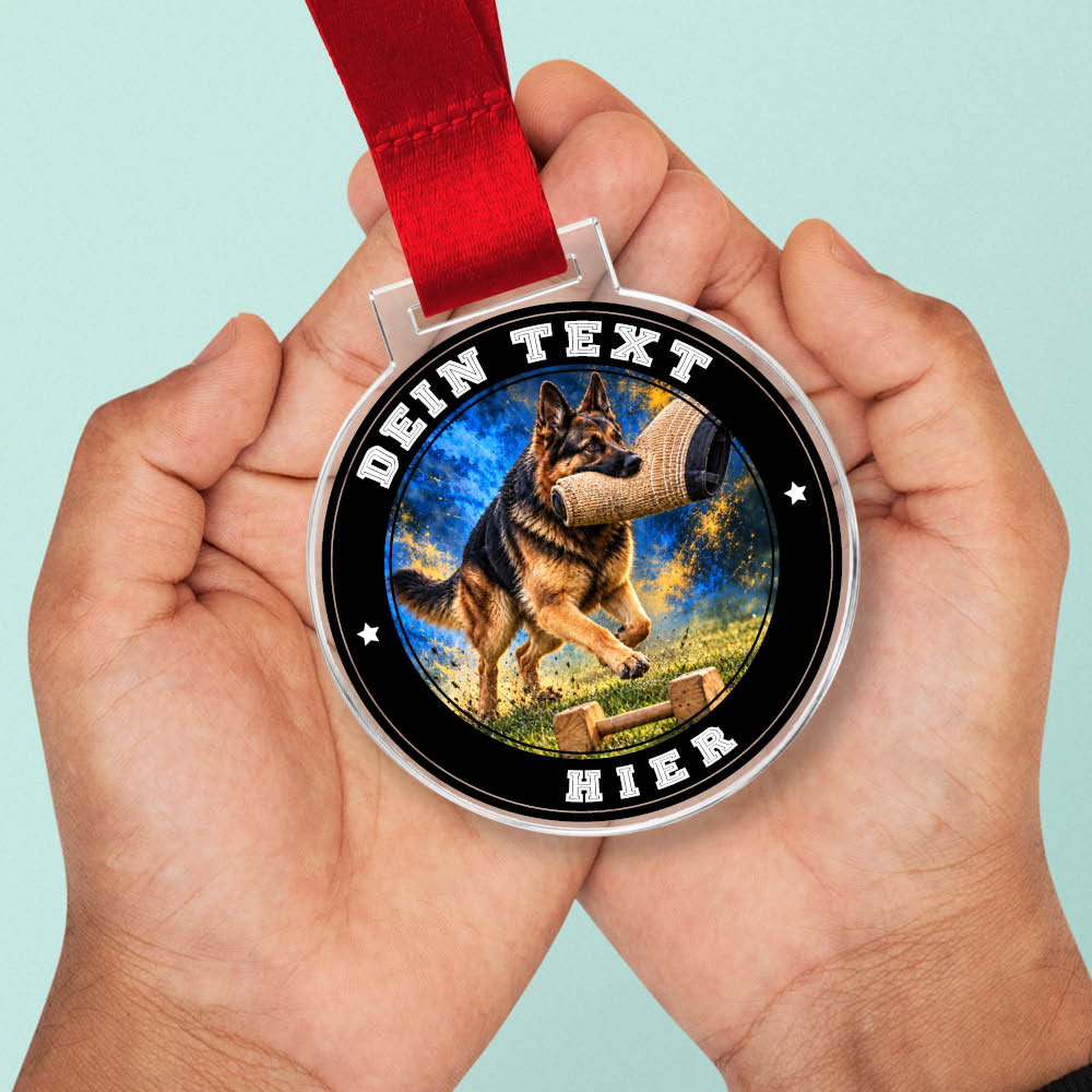 Signature Medaille Gebrauchshundesport in Händen als Größenvergleich